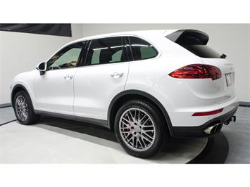 2015 Porsche Cayenne Turbo   - Photo 25 - Nashville, TN 37217