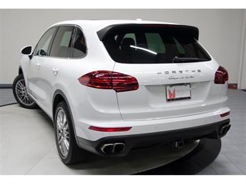 2015 Porsche Cayenne Turbo   - Photo 14 - Nashville, TN 37217