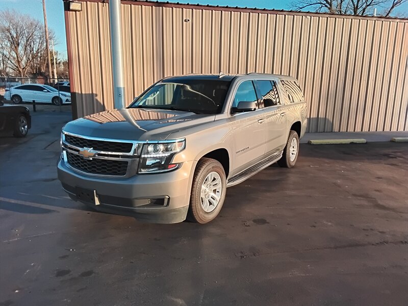 2018 Chevrolet Suburban LS   - Photo 1 - Cahokia, IL 62206