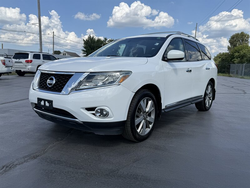 2013 Nissan Pathfinder Platinum   - Photo 1 - Cahokia, IL 62206