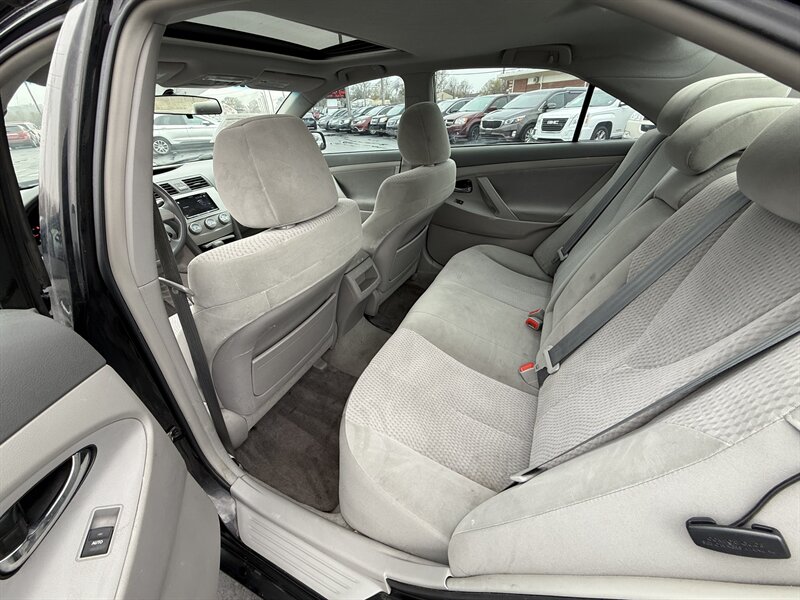 2011 Toyota Camry - Photo 10 - Cahokia, IL 62206