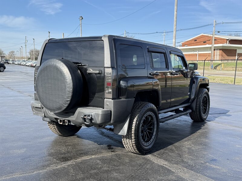 2010 Hummer H3 - Photo 8 - Cahokia, IL 62206