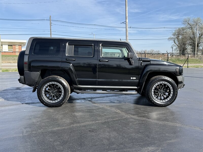 2010 Hummer H3 - Photo 5 - Cahokia, IL 62206