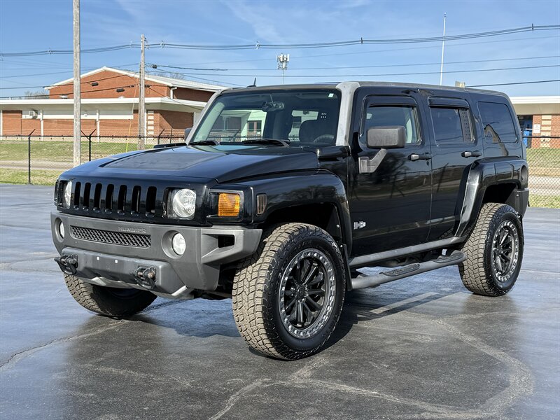 2010 Hummer H3   - Photo 1 - Cahokia, IL 62206
