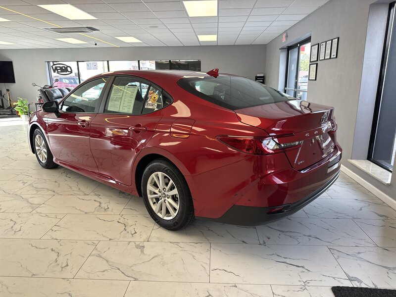 2025 Toyota Camry LE HEV - Photo 5 - Millstadt, IL 62260