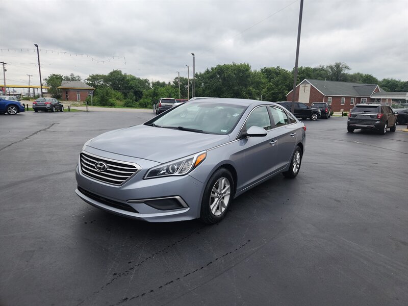 2016 Hyundai SONATA SE - Photo 1 - Cahokia, IL 62206