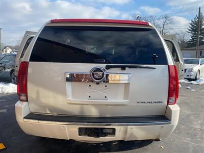 2008 Cadillac Escalade   - Photo 8 - Belleville, IL 62226