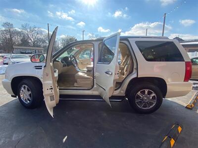 2008 Cadillac Escalade   - Photo 3 - Belleville, IL 62226