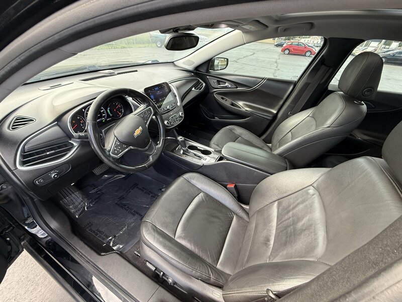2019 Chevrolet Malibu Hybrid - Photo 10 - Cahokia, IL 62206
