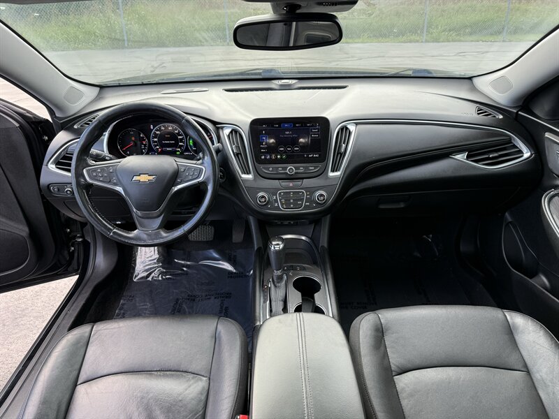 2019 Chevrolet Malibu Hybrid - Photo 12 - Cahokia, IL 62206