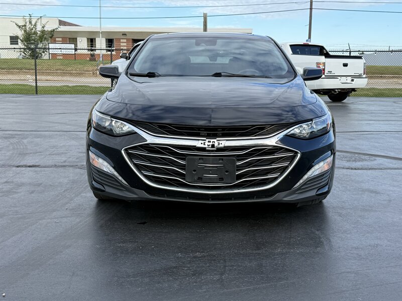 2019 Chevrolet Malibu Hybrid - Photo 2 - Cahokia, IL 62206