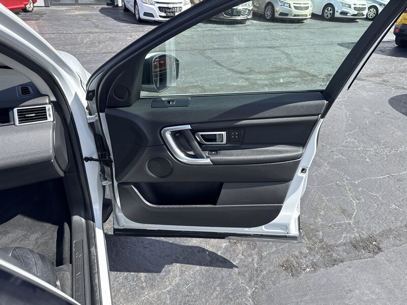 2017 Land Rover Discovery Sport HSE - Photo 14 - Millstadt, IL 62260