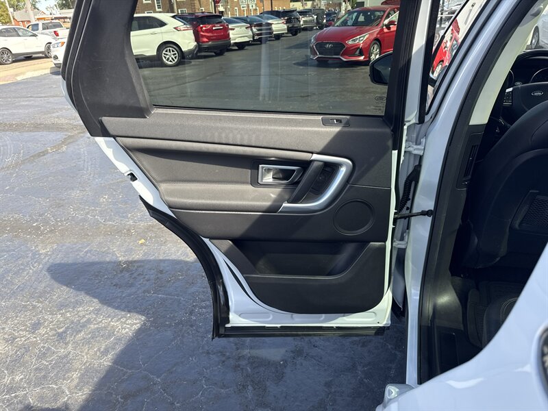 2017 Land Rover Discovery Sport HSE - Photo 16 - Millstadt, IL 62260