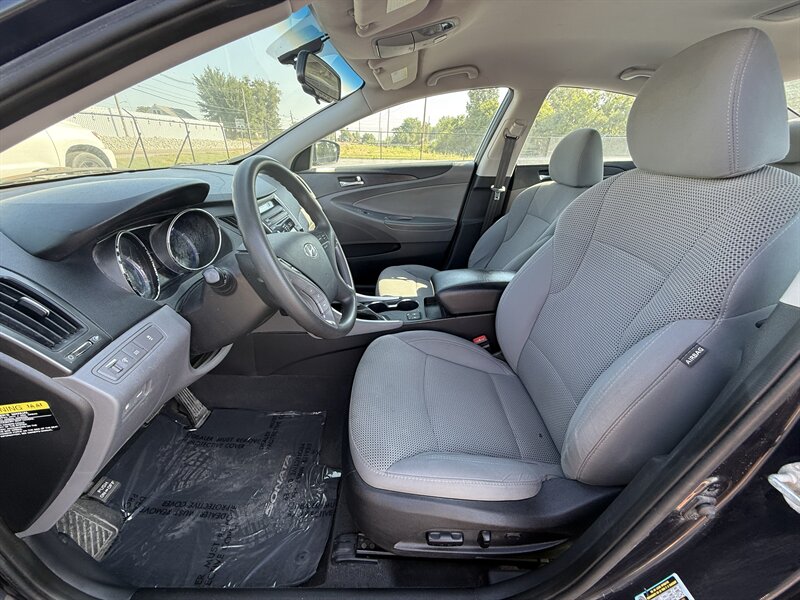 2014 Hyundai SONATA GLS - Photo 8 - Cahokia, IL 62206