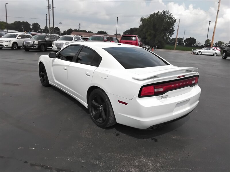2013 Dodge Charger SXT - Photo 4 - Cahokia, IL 62206