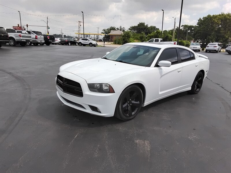 2013 Dodge Charger SXT   - Photo 1 - Cahokia, IL 62206