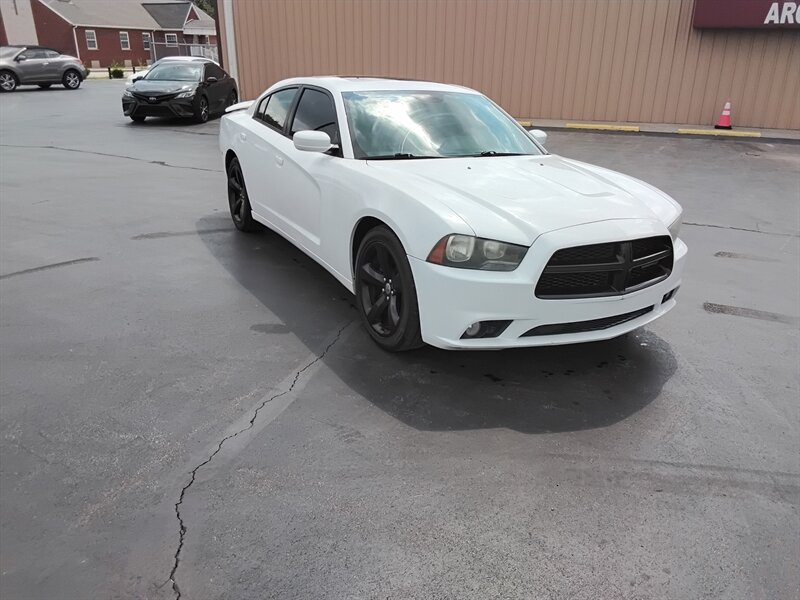 2013 Dodge Charger SXT - Photo 2 - Cahokia, IL 62206