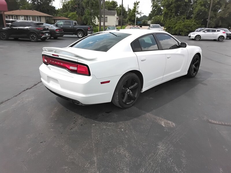 2013 Dodge Charger SXT - Photo 3 - Cahokia, IL 62206