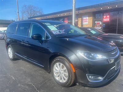 2018 Chrysler Pacifica Touring L   - Photo 15 - Belleville, IL 62226