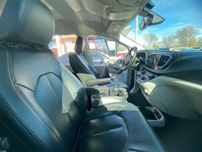 2018 Chrysler Pacifica Touring L   - Photo 14 - Belleville, IL 62226