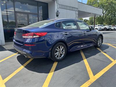 2019 Kia Optima LX   - Photo 4 - Fairview Heights, IL 62208