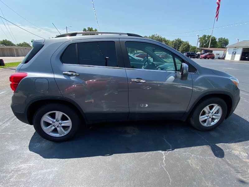 2019 Chevrolet Trax LT - Photo 4 - Belleville, IL 62226