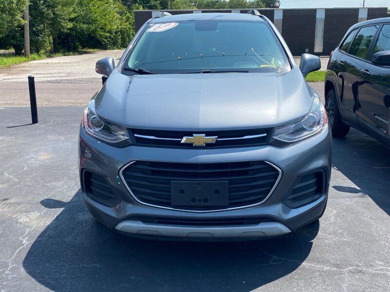 2019 Chevrolet Trax LT   - Photo 1 - Belleville, IL 62226