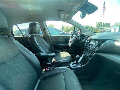 2019 Chevrolet Trax LT - Photo 8 - Belleville, IL 62226