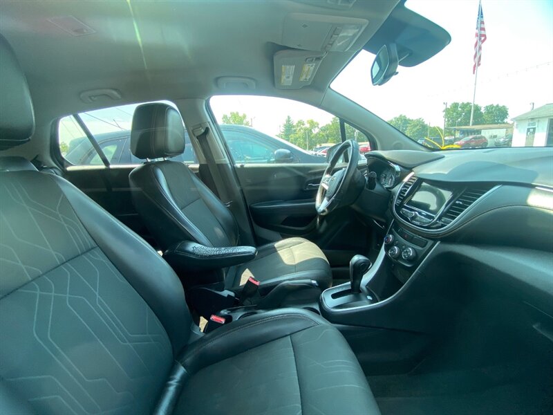 2019 Chevrolet Trax LT - Photo 8 - Belleville, IL 62226