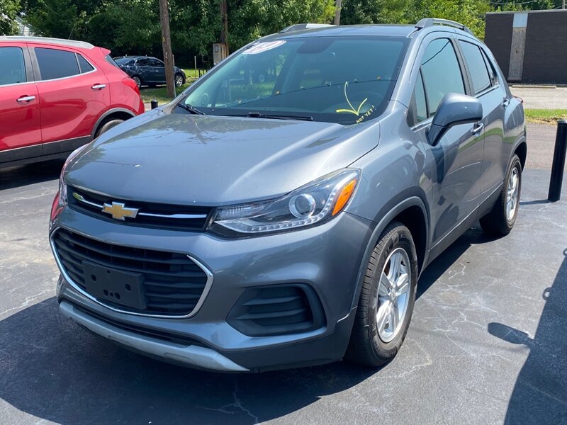2019 Chevrolet Trax LT - Photo 2 - Belleville, IL 62226
