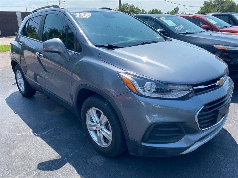 2019 Chevrolet Trax LT - Photo 3 - Belleville, IL 62226
