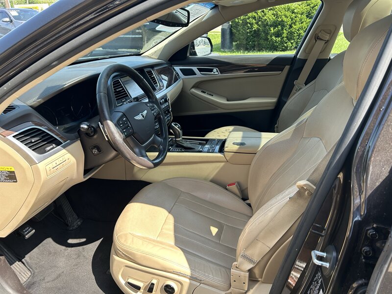 2015 Hyundai Genesis 3.8L - Photo 8 - Fairview Heights, IL 62208