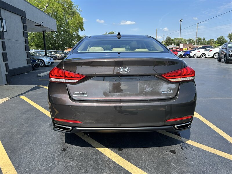 2015 Hyundai Genesis 3.8L - Photo 7 - Fairview Heights, IL 62208