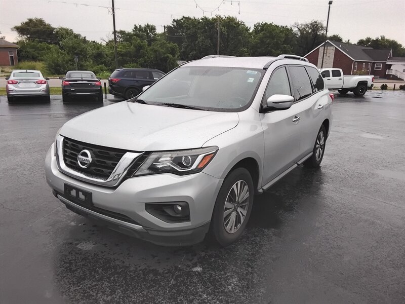 2020 Nissan Pathfinder SV   - Photo 1 - Cahokia, IL 62206