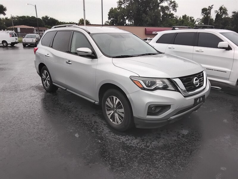 2020 Nissan Pathfinder SV - Photo 2 - Cahokia, IL 62206