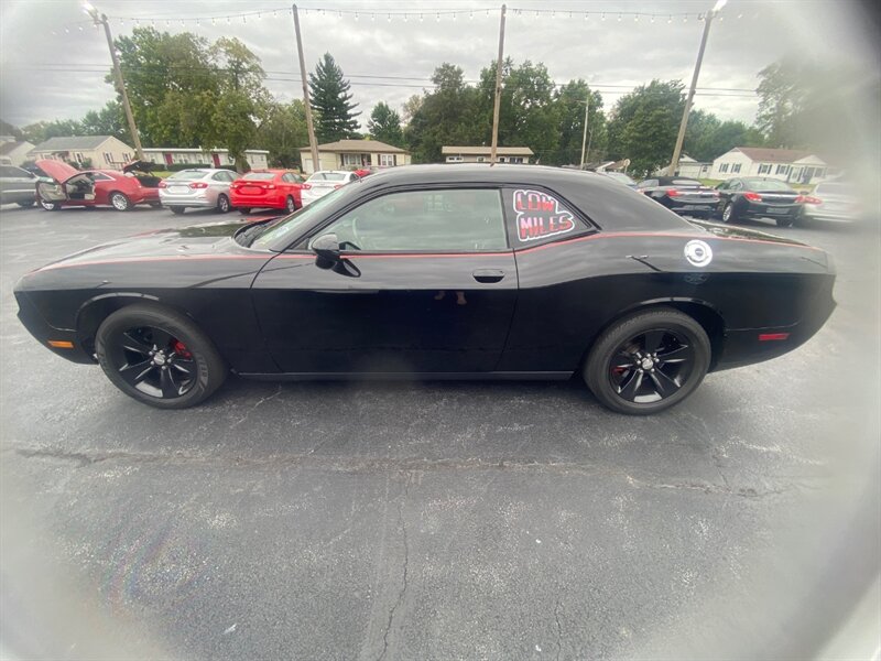 2015 Dodge Challenger SXT - Photo 5 - Belleville, IL 62226