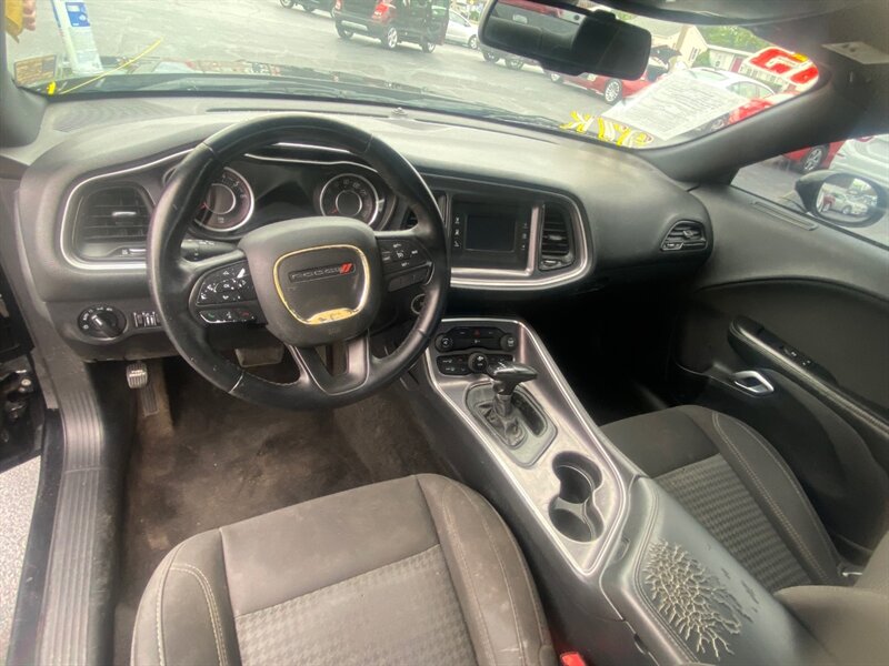 2015 Dodge Challenger SXT - Photo 9 - Belleville, IL 62226