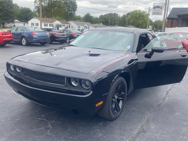 2015 Dodge Challenger SXT - Photo 3 - Belleville, IL 62226