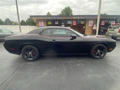 2015 Dodge Challenger SXT - Photo 8 - Belleville, IL 62226