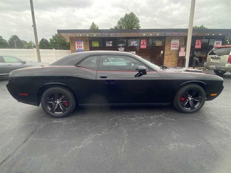 2015 Dodge Challenger SXT - Photo 8 - Belleville, IL 62226