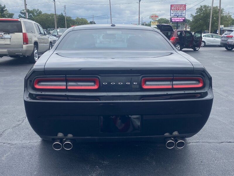 2015 Dodge Challenger SXT - Photo 6 - Belleville, IL 62226