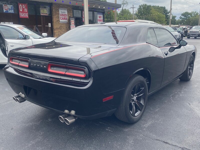 2015 Dodge Challenger SXT - Photo 7 - Belleville, IL 62226
