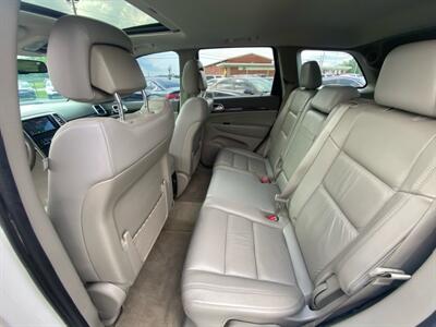 2011 Jeep Grand Cherokee Laredo   - Photo 10 - Cahokia, IL 62206