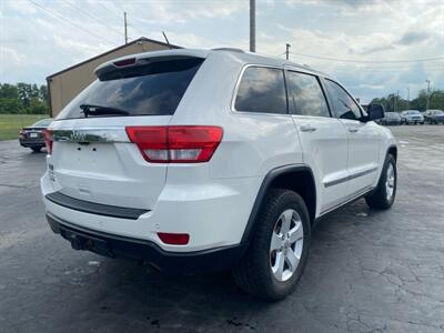 2011 Jeep Grand Cherokee Laredo   - Photo 4 - Cahokia, IL 62206