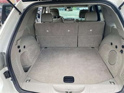 2011 Jeep Grand Cherokee Laredo   - Photo 16 - Cahokia, IL 62206