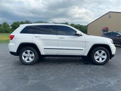 2011 Jeep Grand Cherokee Laredo   - Photo 3 - Cahokia, IL 62206
