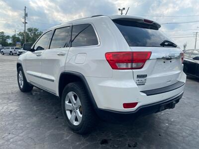 2011 Jeep Grand Cherokee Laredo   - Photo 6 - Cahokia, IL 62206