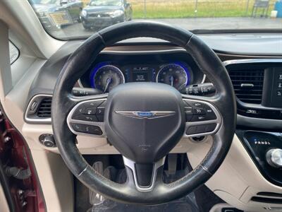 2017 Chrysler Pacifica Touring-L   - Photo 13 - Cahokia, IL 62206