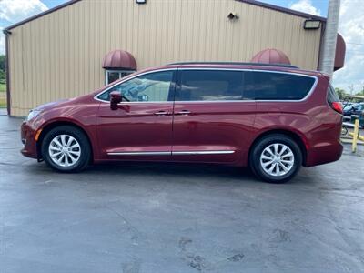 2017 Chrysler Pacifica Touring-L   - Photo 2 - Cahokia, IL 62206
