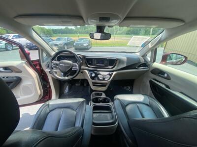 2017 Chrysler Pacifica Touring-L   - Photo 12 - Cahokia, IL 62206